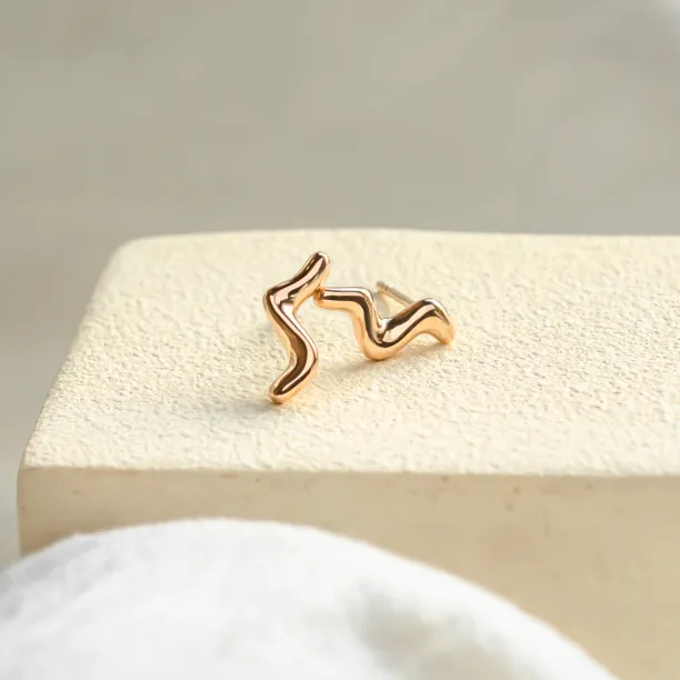 Minimalist gold earrings waves MIGNON Image