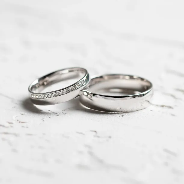 His and hers wedding rings TRADITION Image
