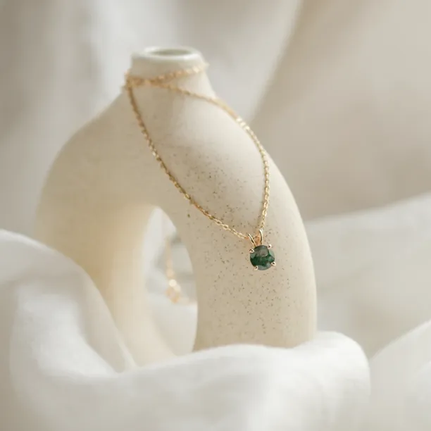 Gold necklace with round moss agate SIOBHAN Image