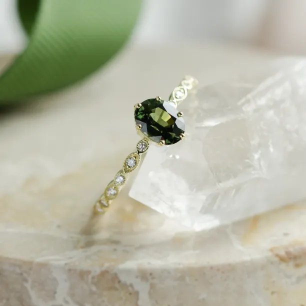 Vintage engagement ring with green sapphire and diamonds MADDIE Image