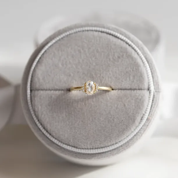 Lab grown diamond ring in vintage style LIRA Image