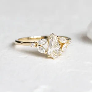 Vintage-style lab grown diamond ring NILIA Thumbnail