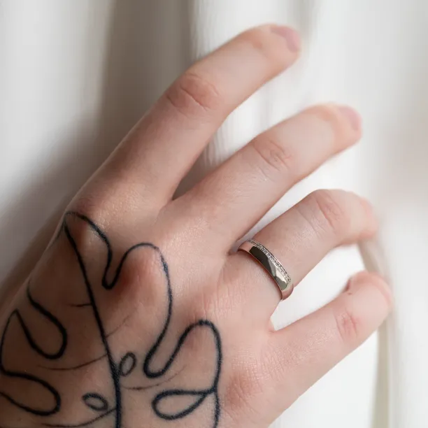 His and hers wedding rings TRADITION Image