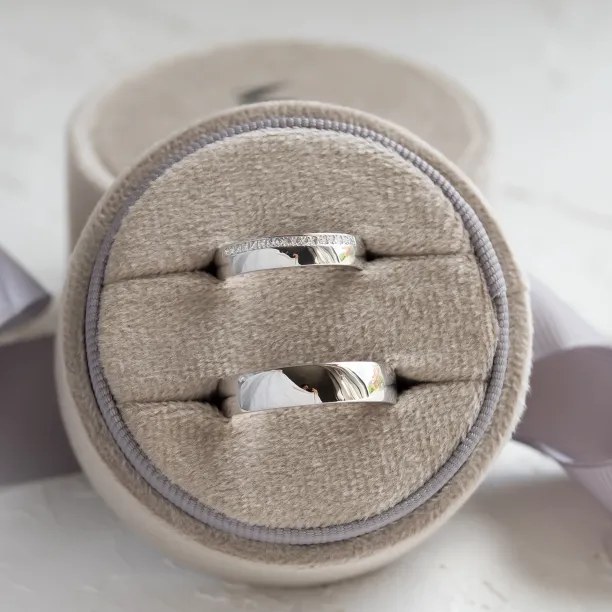 His and hers wedding rings TRADITION Image