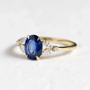 Oval sapphire ring with diamonds CADETIE Thumbnail