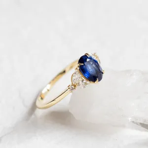 Oval sapphire ring with diamonds CADETIE Thumbnail