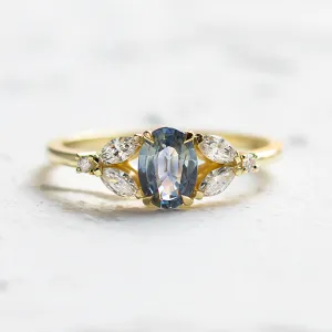 Oval sapphire ring with diamonds CADETIE