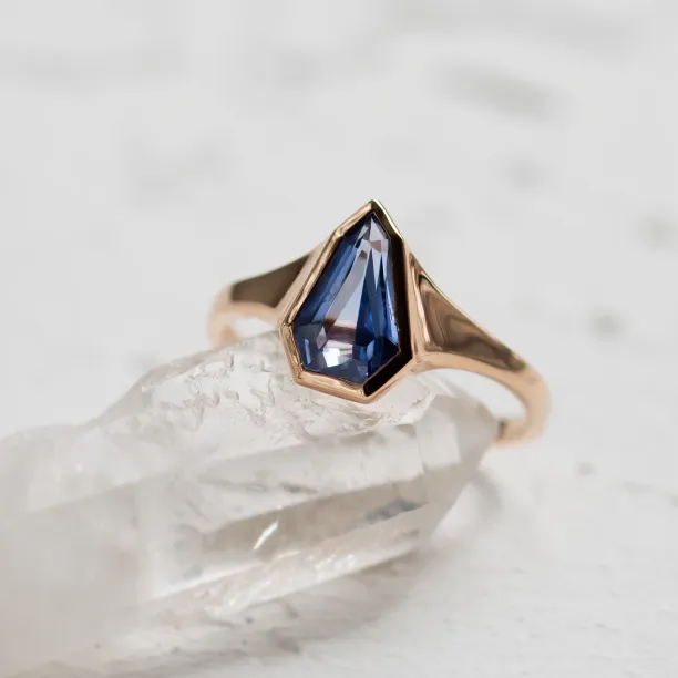 Blue sapphire signet ring PLATON Image