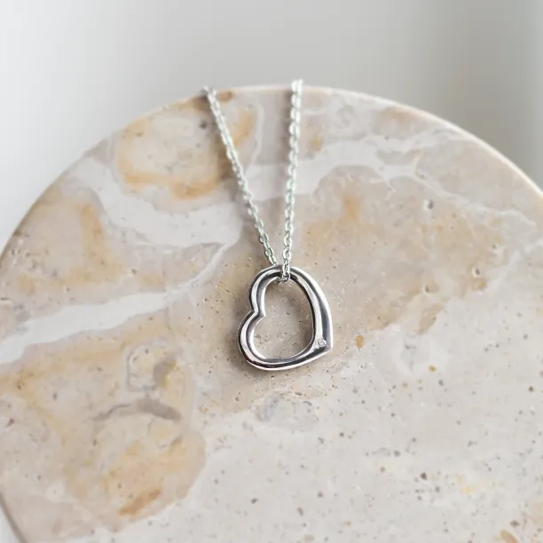 Diamond heart pendant AIVA Image