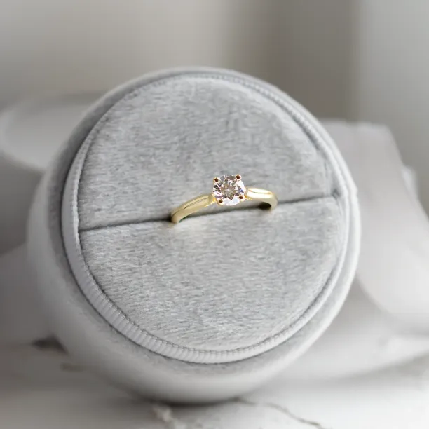 Luxury lab-grown diamond engagement ring LUCIENNE Image