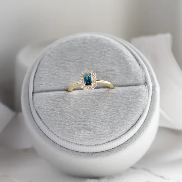Radiant cut lab grown diamond ring MILLIE Image