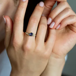 Atypical ring with asymmetric sapphire and diamonds ELOWEN