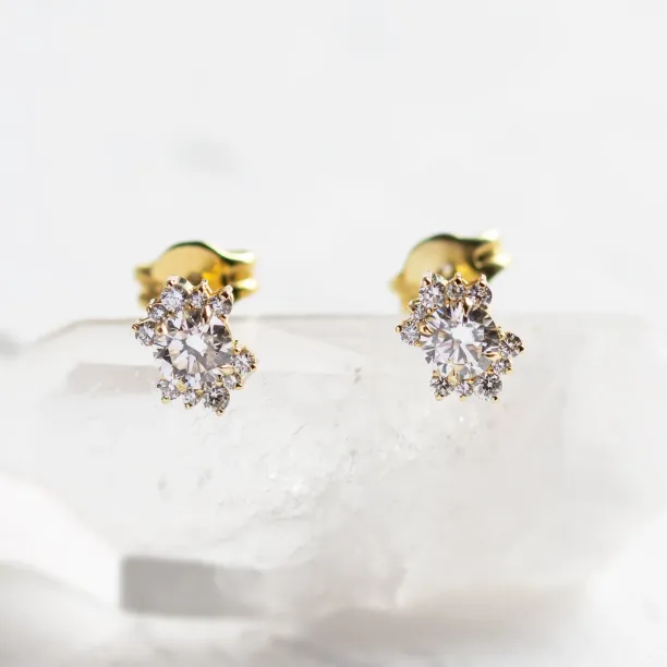 Lab grown diamond stud earrings AMOREA Image