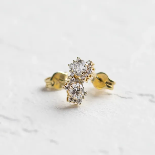 Lab grown diamond stud earrings AMOREA Image