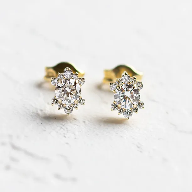 Lab grown diamond stud earrings AMOREA Image