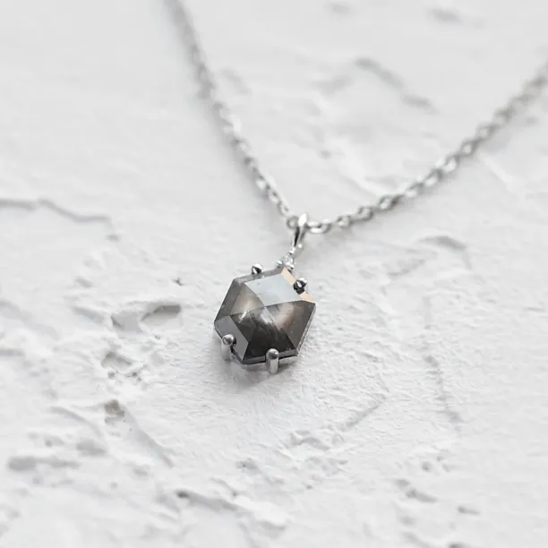 Salt and pepper diamond art deco pendant ARTIS Image