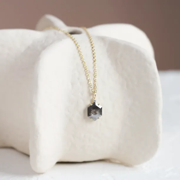 Salt and pepper diamond art deco pendant ARTIS Image