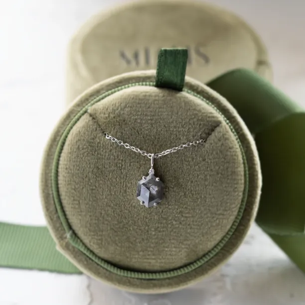 Salt and pepper diamond art deco pendant ARTIS Image