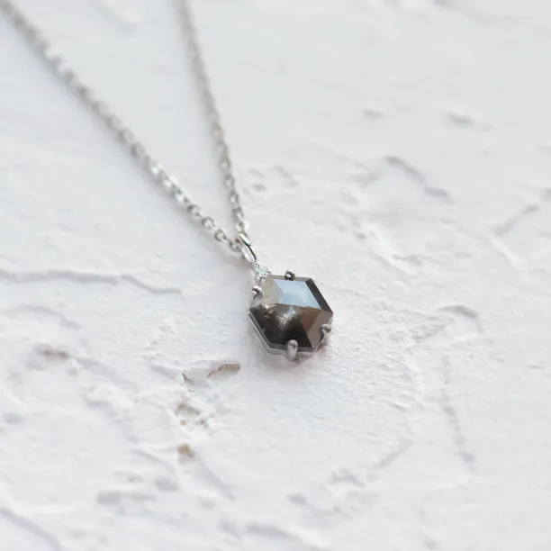 Salt and pepper diamond art deco pendant ARTIS Image