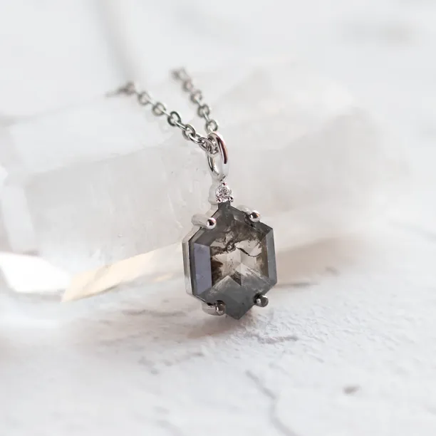 Salt and pepper diamond art deco pendant ARTIS Image