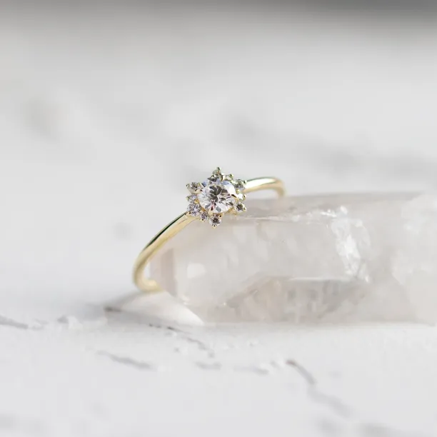Lab-grown diamond vintage ring MANNA Image
