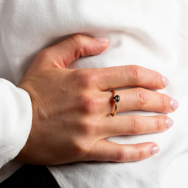 Green sapphire and diamond engagement ring MONNADA Image