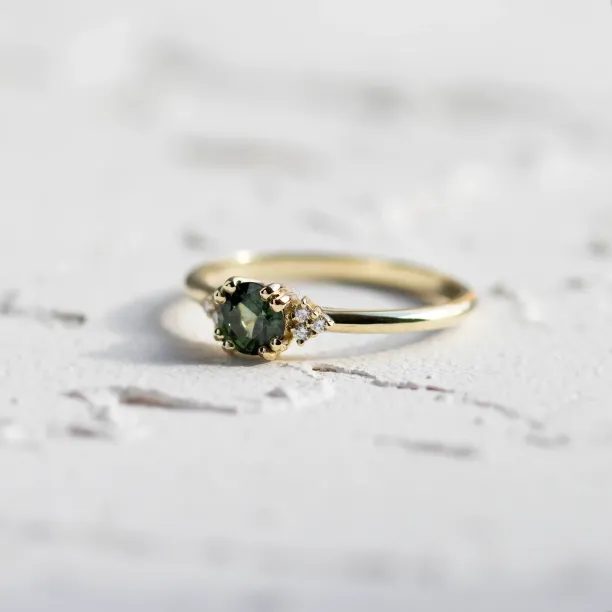 Green sapphire and diamond engagement ring MONNADA Image