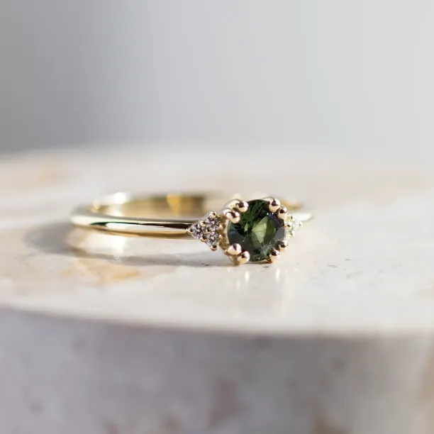 Green sapphire and diamond engagement ring MONNADA Image