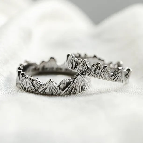 Platinum mountain-inspired wedding rings MONTE Image