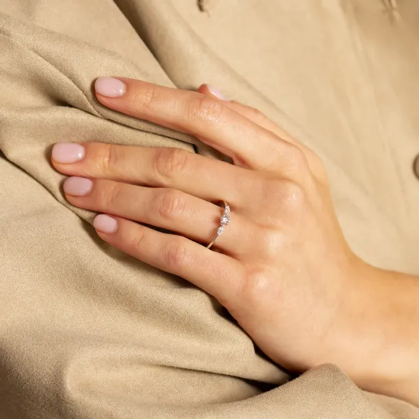 Diamond engagement ring DARA Image