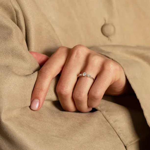 Diamond engagement ring DARA Image