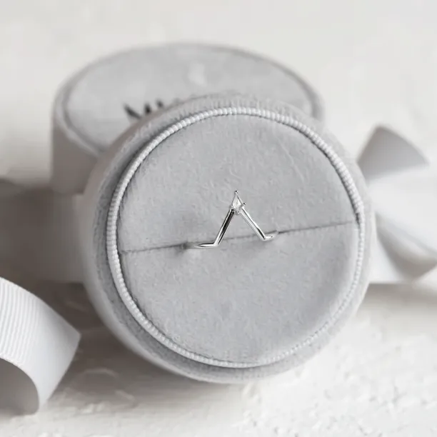 Kite salt and pepper diamond chevron wedding band NELLY Image