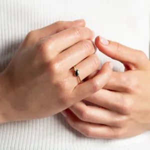 Toi et Moi ring with green lab grown and white diamond DUALITY