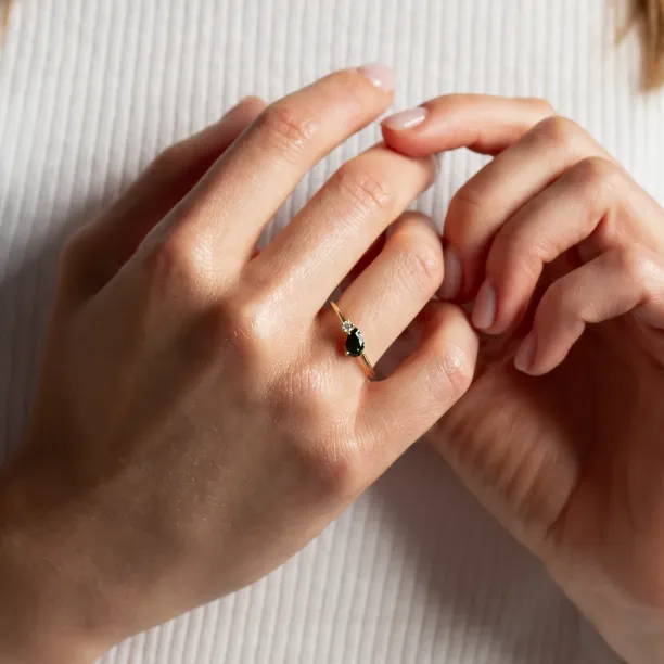 Toi et Moi ring with green lab grown and white diamond DUALITY Image