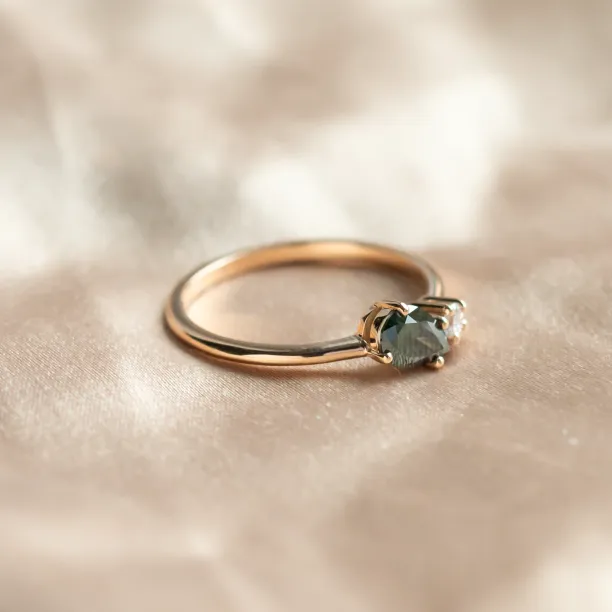 Toi et Moi ring with green lab grown and white diamond DUALITY Image