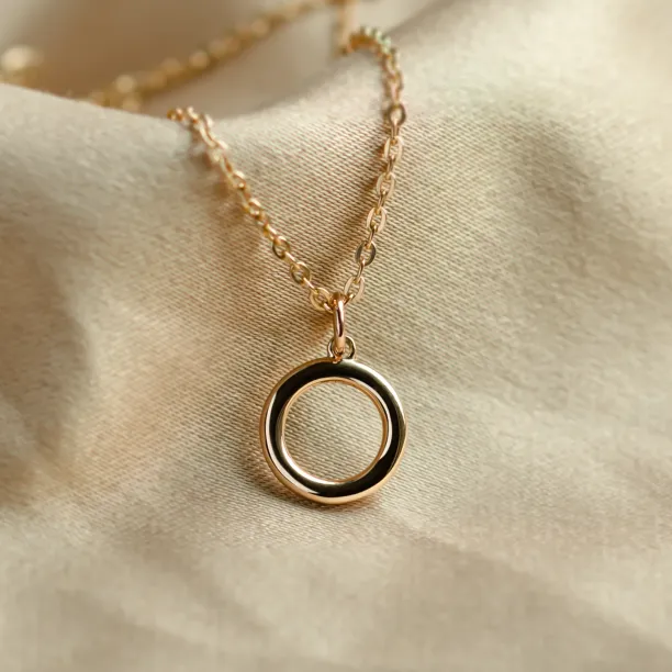 Dainty circle necklace SCARLETT Image