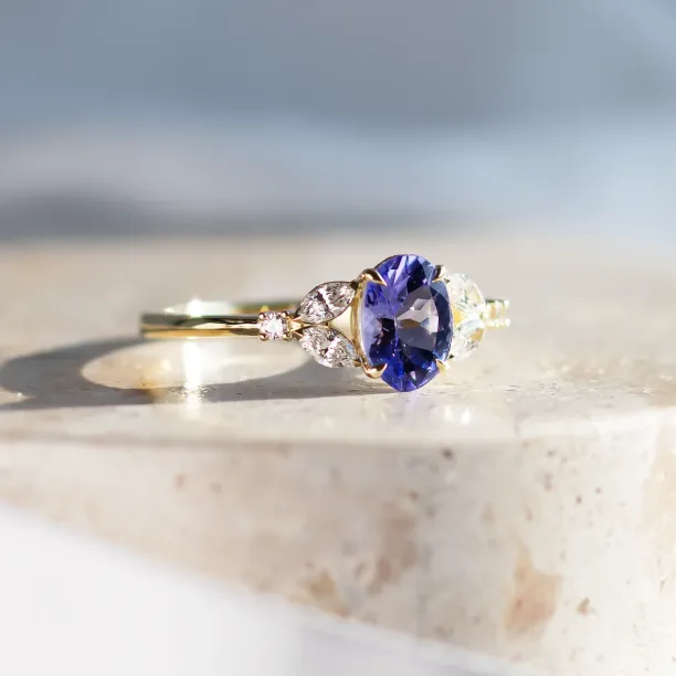 Oval tanzanite engagement ring FIORA Image