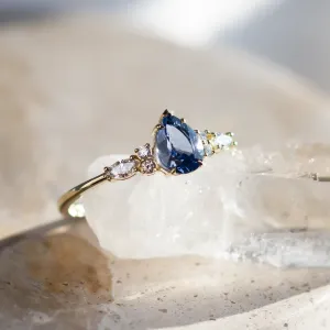 Blue sapphire and diamond engagement ring EVELYN Thumbnail