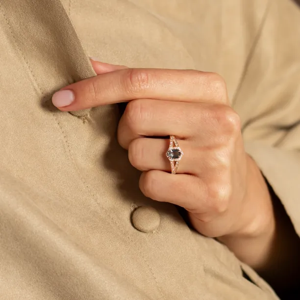 Antique teal sapphire engagement ring HARRIET Image