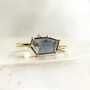 Teal sapphire engagement ring MAGNIFICA