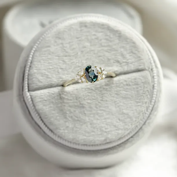 Luxury teal sapphire and diamond ring HAZEL Image
