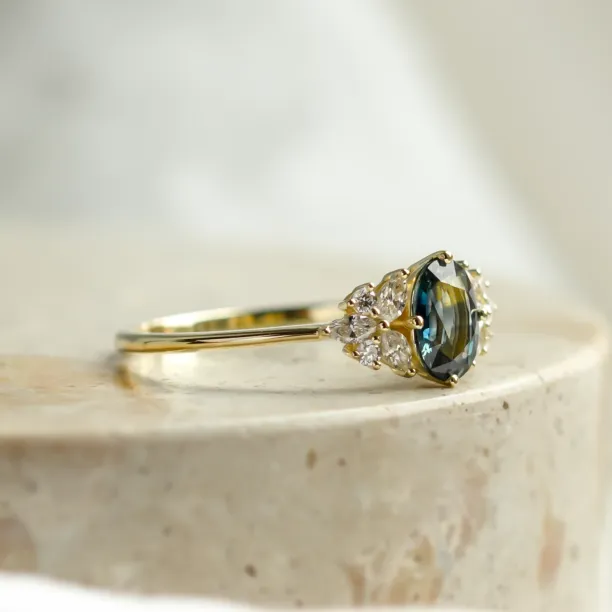 Luxury teal sapphire and diamond ring HAZEL Image