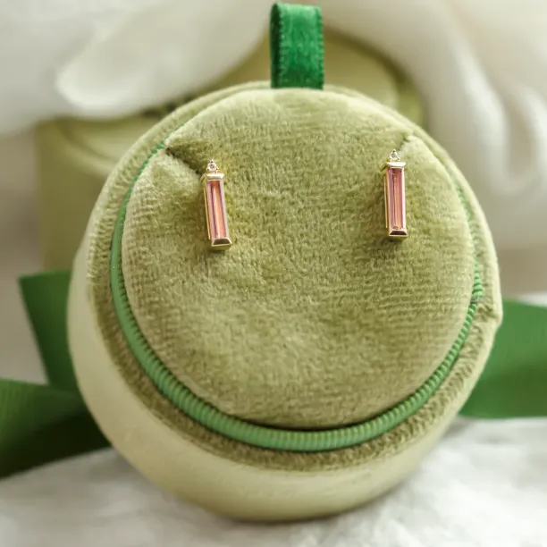 Pink sapphire and diamond stud earrings QUINN Image