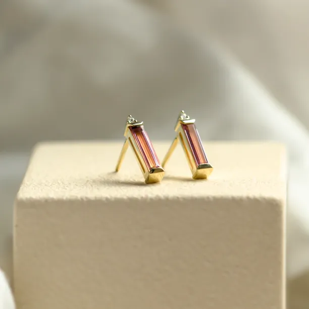 Pink sapphire and diamond stud earrings QUINN Image