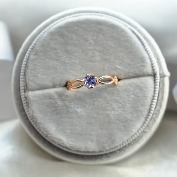 Tanzanite gold ring QUEENA Image