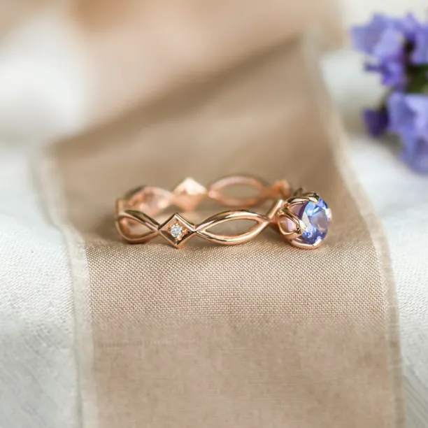 Tanzanite gold ring QUEENA Image