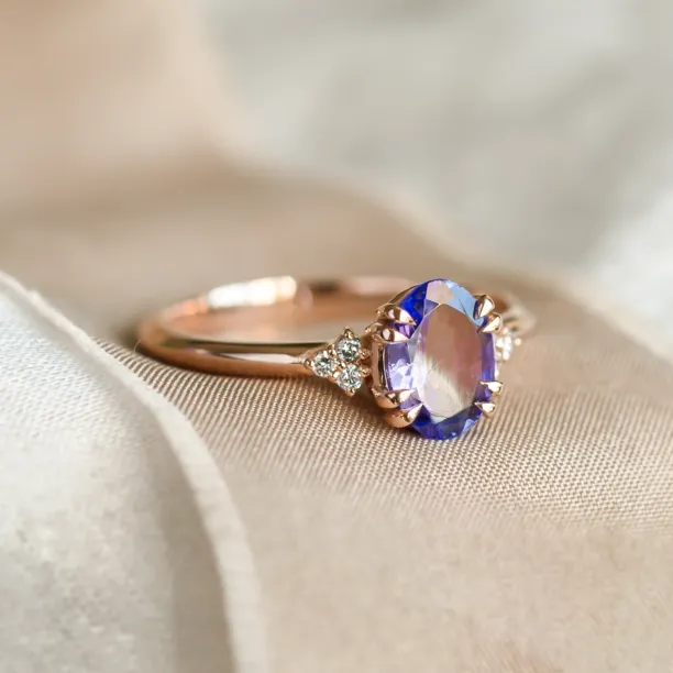 Tanzanite and diamond vintage ring BRIGHT Image