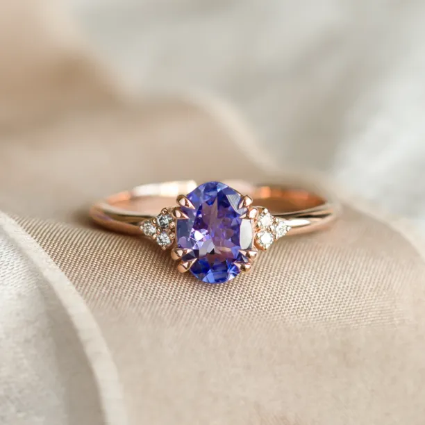 Tanzanite and diamond vintage ring BRIGHT Image