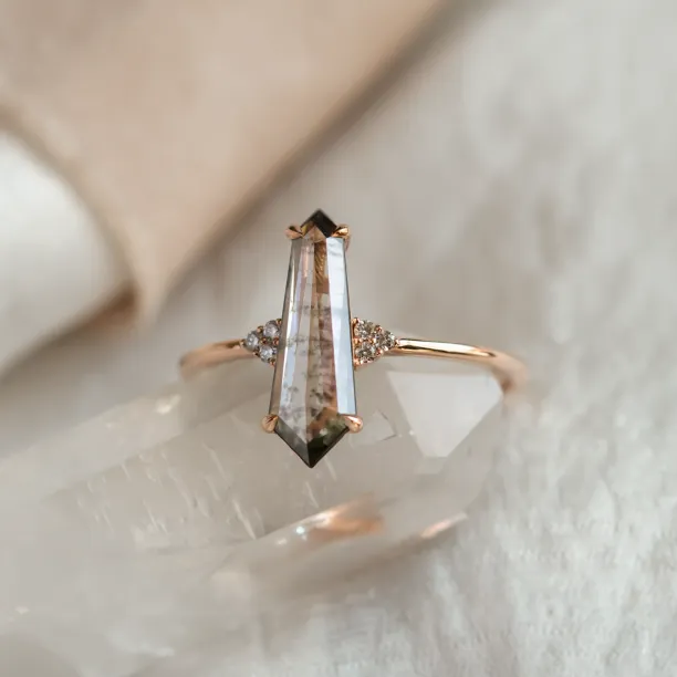 Ring with lab-grown salt and pepper diamond and classic diamonds GOTH Image