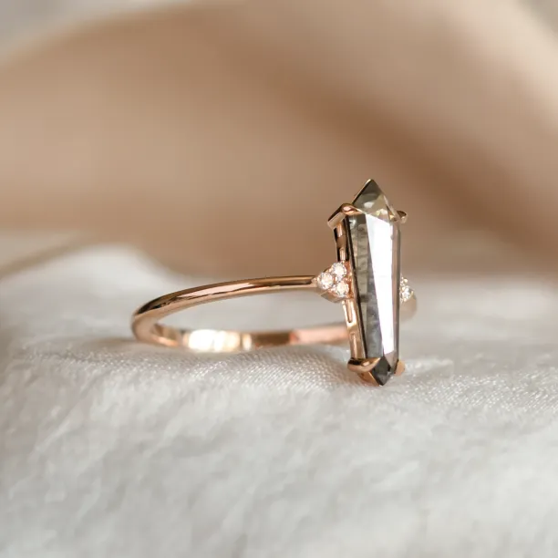 Ring with lab-grown salt and pepper diamond and classic diamonds GOTH Image